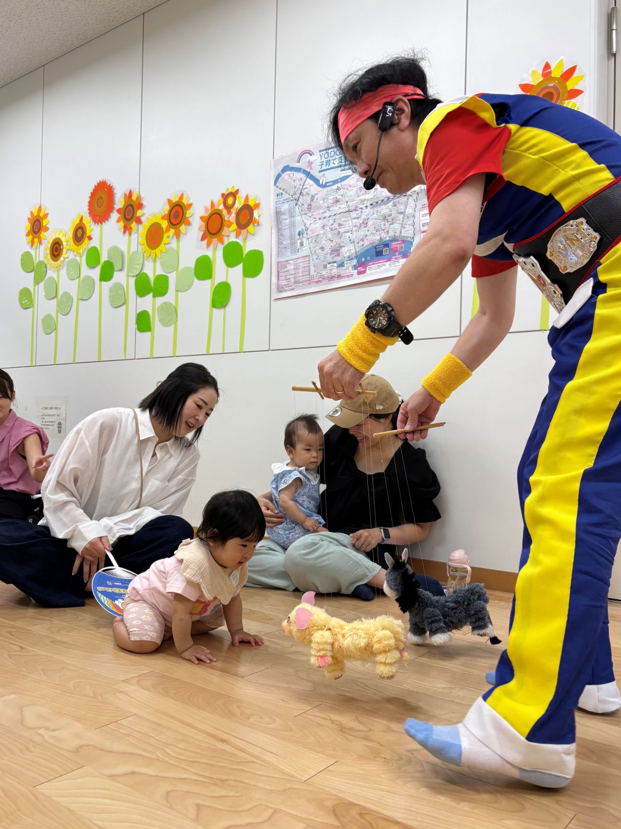 マリオネットを見ている親子
