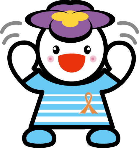 オレンジリボンを胸に付けているゆめちゃん