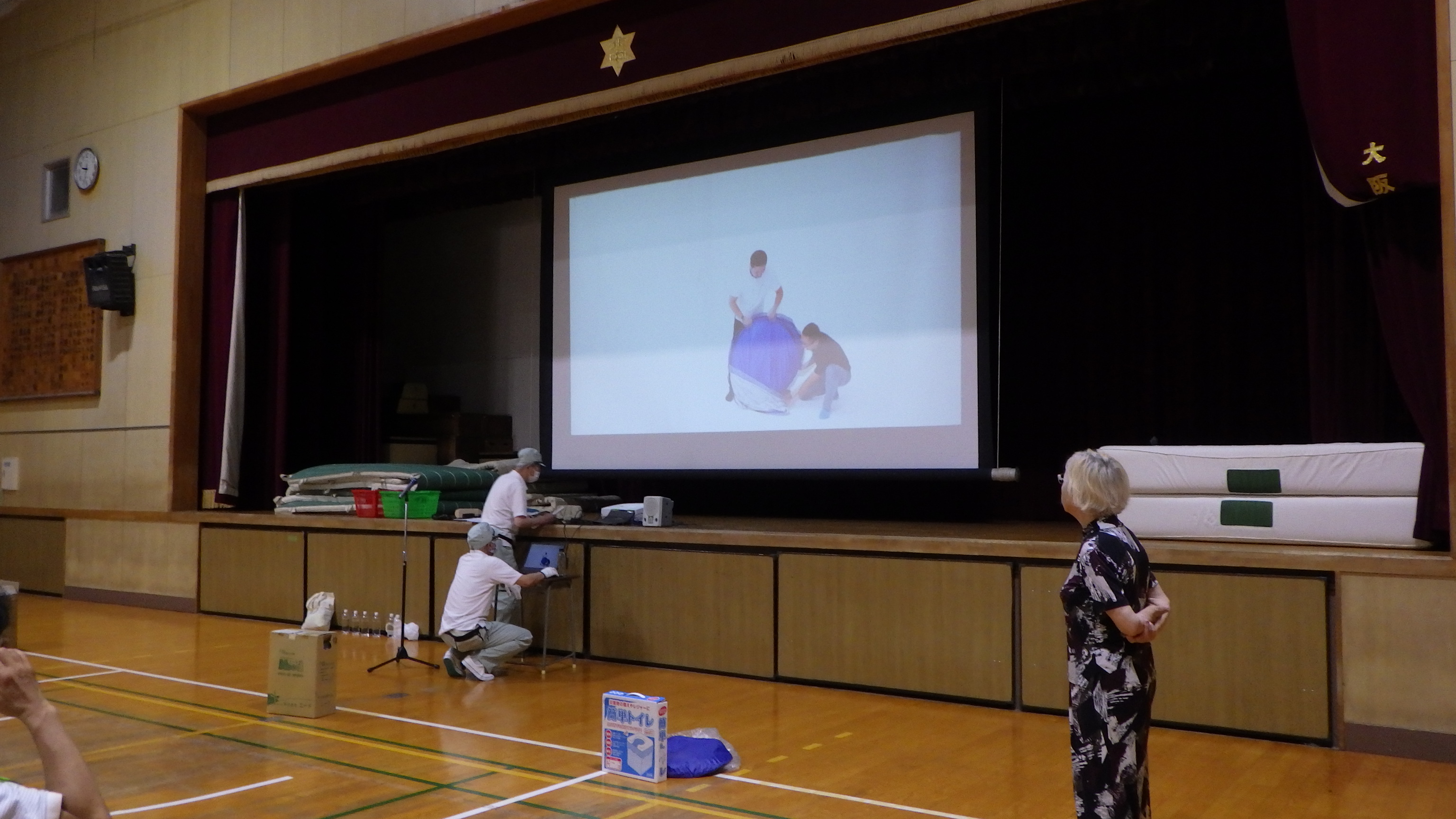 簡易テント組立実演